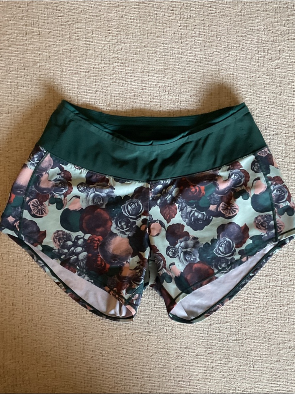 oiselle Floral Fruit Roga Toolbelt Athletic Shorts Green 4 inch Size 2